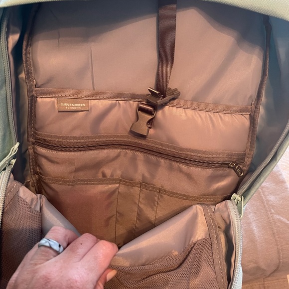 Slim Backpack - Picture 2 of 4